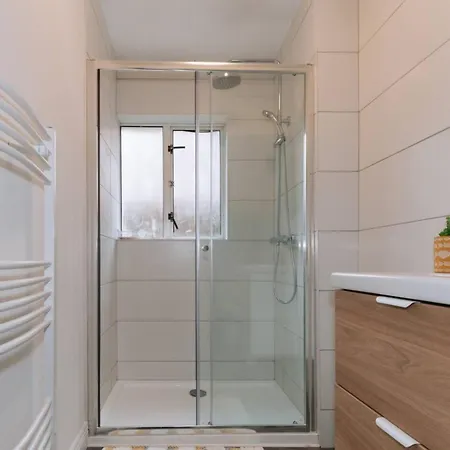 Centrally Located & Spacious 4bd House- St Kevin's *