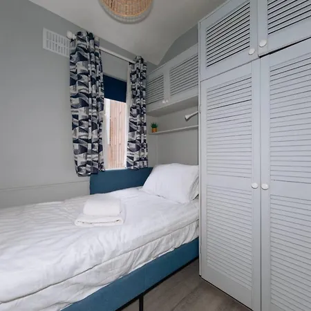 Centrally Located & Spacious 4bd House- St Kevin's Semesterbostad