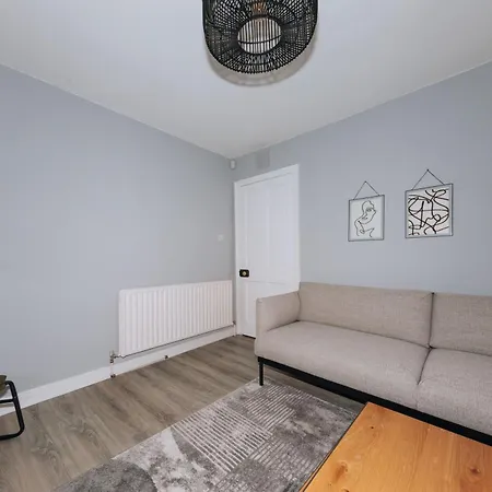 Centrally Located & Spacious 4bd House- St Kevin's Semesterbostad Dublin