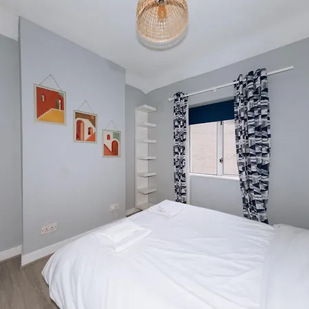 Centrally Located & Spacious 4bd House- St Kevin's Semesterbostad Dublin