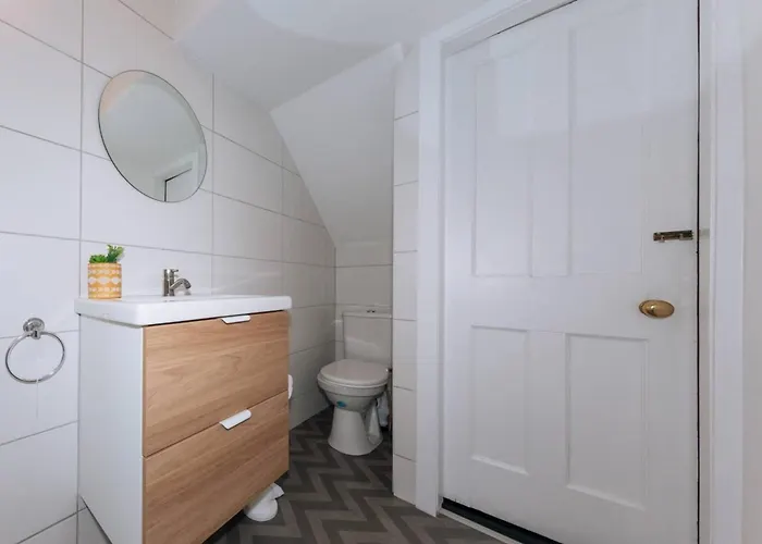 Centrally Located & Spacious 4bd House- St Kevin's Apartment Dublin