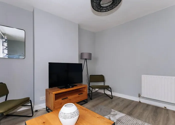 Centrally Located & Spacious 4bd House- St Kevin's דירה