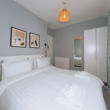 Centrally Located & Spacious 4bd House- St Kevin's * 都柏林