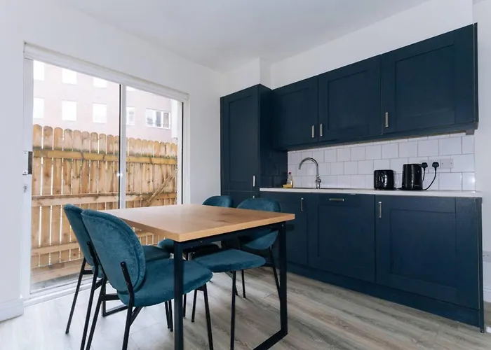 Апартаменты Centrally Located & Spacious 4bd House- St Kevin's *