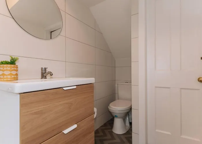 Апартаменты Centrally Located & Spacious 4bd House- St Kevin's *