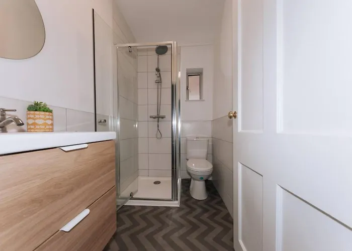 Centrally Located & Spacious 4bd House- St Kevin's * 都柏林