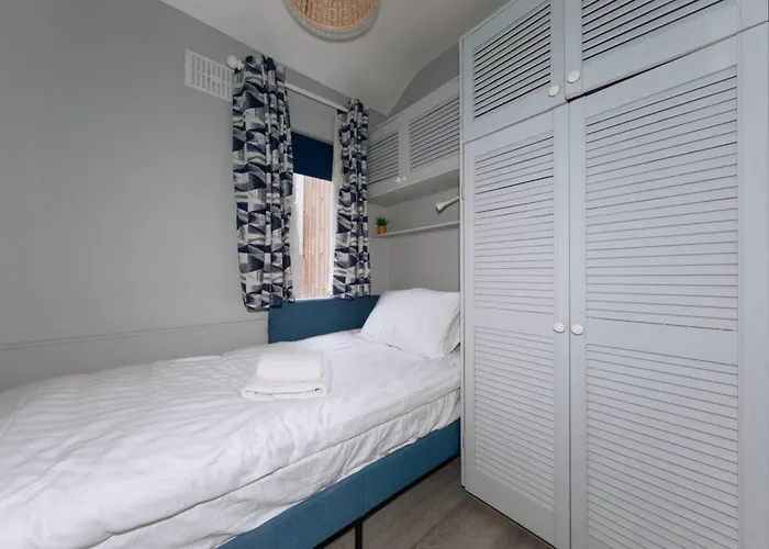 Centrally Located & Spacious 4bd House- St Kevin's Апартаменты