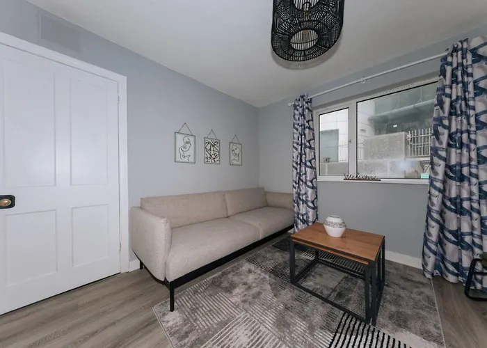 Centrally Located & Spacious 4bd House- St Kevin's *