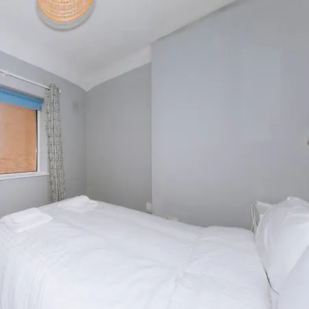 Διαμέρισμα Centrally Located & Spacious 4bd House- St Kevin's *